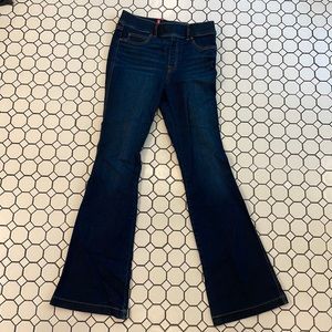 SPANX FLARE LEG JEANS SIZE MEDIUM